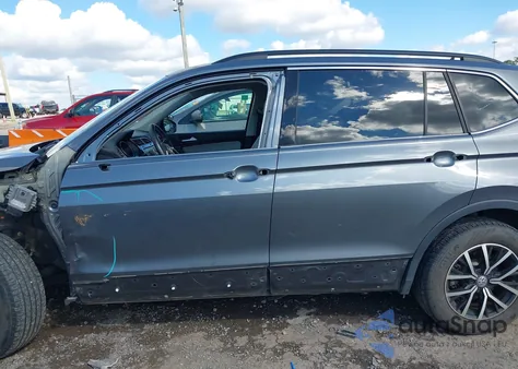 2021 Volkswagen Tiguan 2.0T Se/2.0T Se R-Line Black/2.0T Sel из США, поврежденный, VIN 3VV3B7AX2MM145993